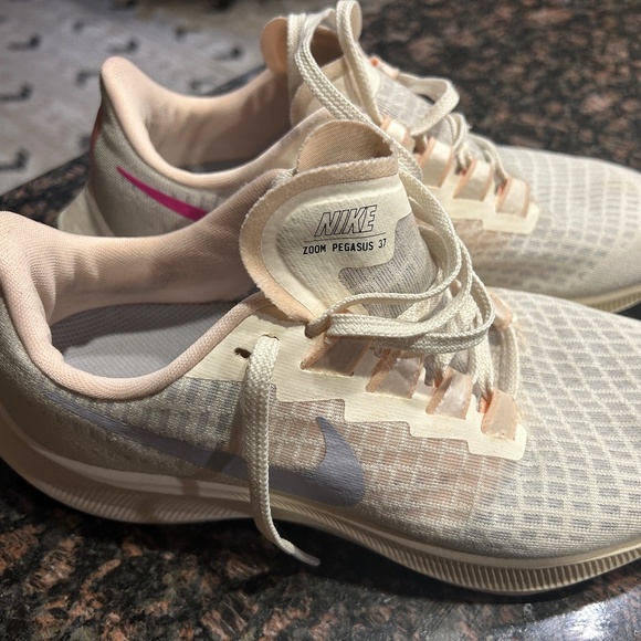 Nike Air Zoom Pegasus 37 Pale Ivory size 8.5